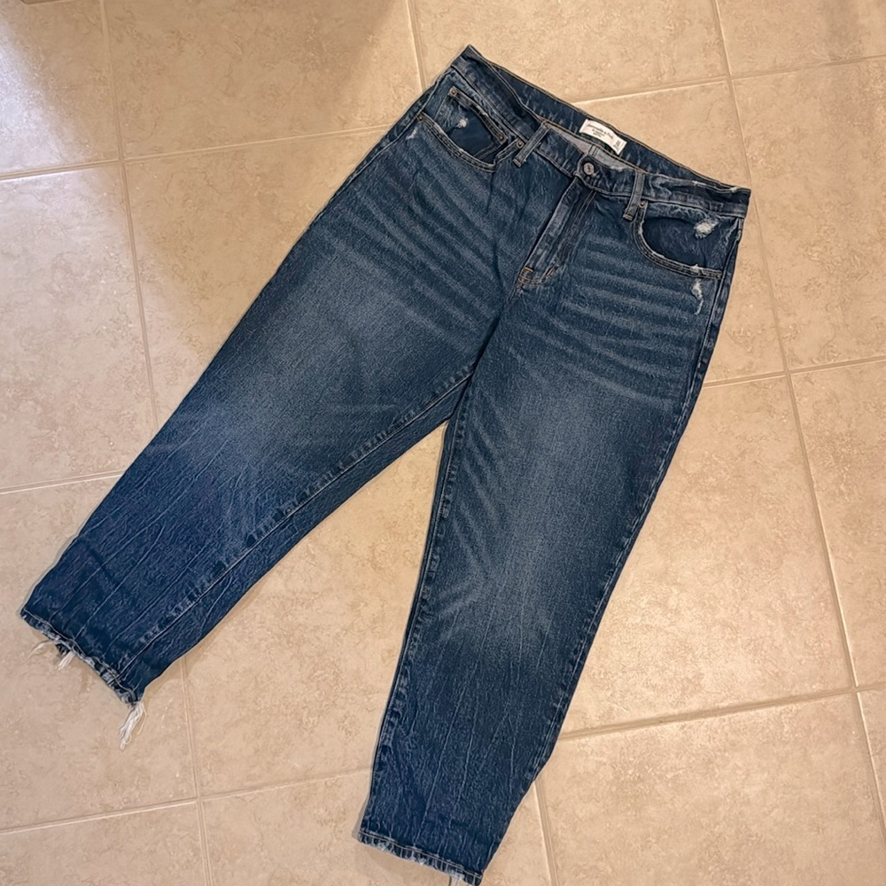 ABERCROMBIE AND FITCH boyfriend mid rise jeans